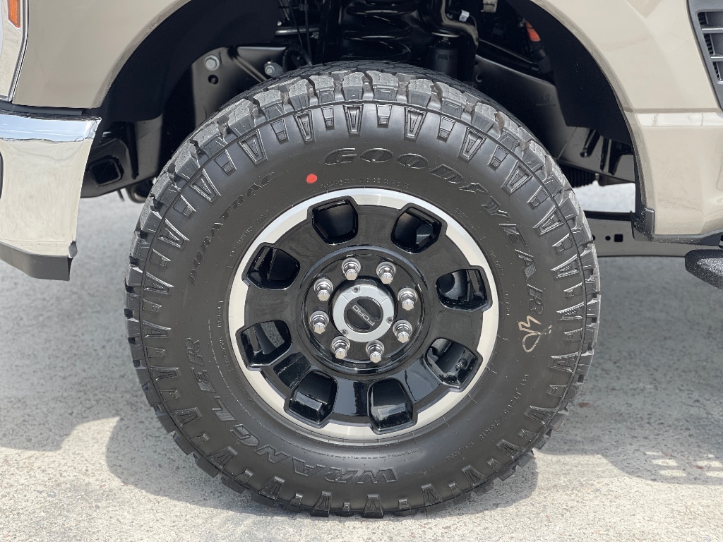 New 2026 Ford F-250 Lariat Truck Crew Cab