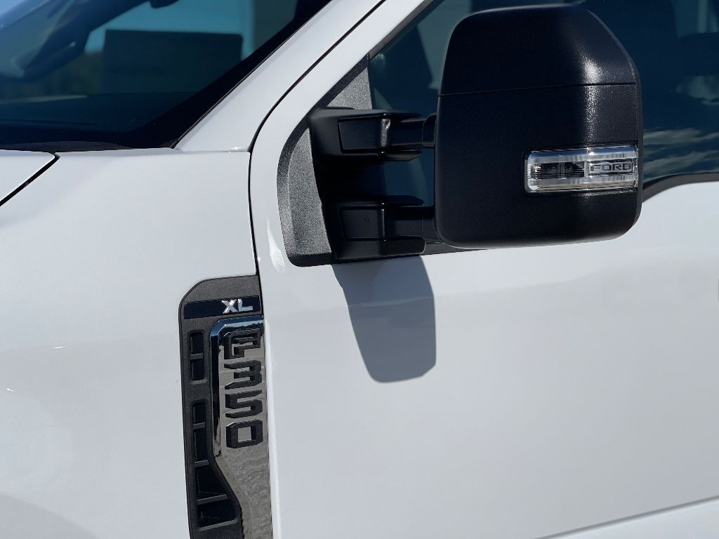 2026 Ford F-350 Super Duty XL - Photo 10