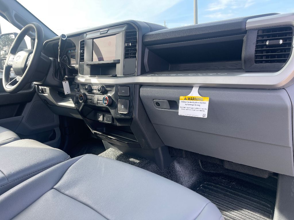 2025 Ford F-350 Super Duty Chassis Cab XL - Photo 36