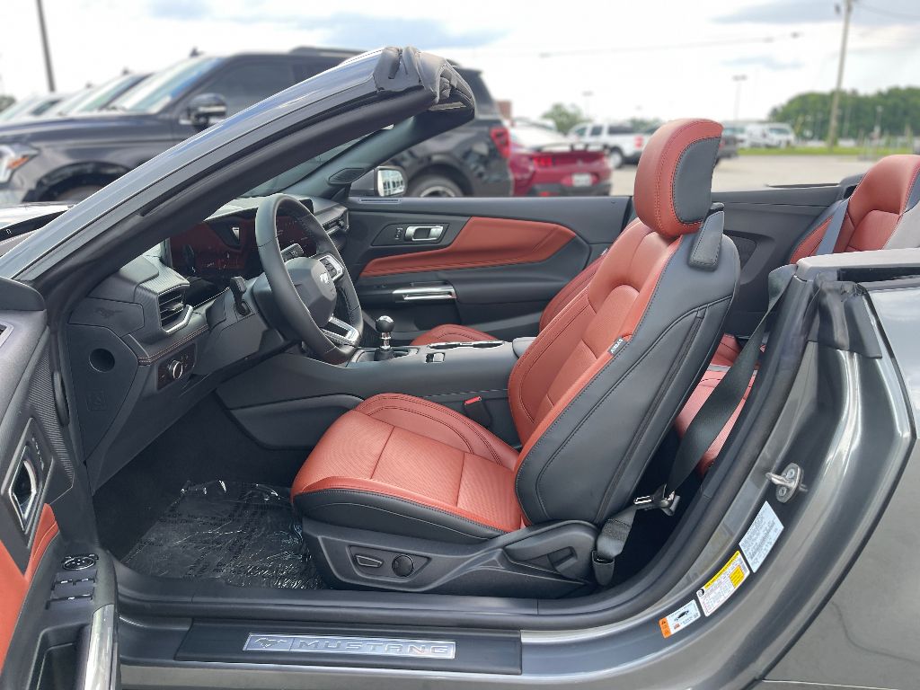 2025 Ford Mustang GT Premium Convertible - Photo 15