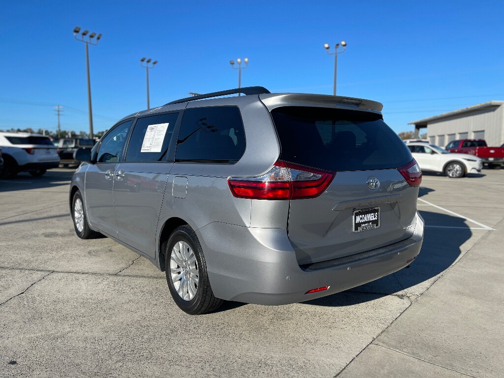Used 2017 Toyota Sienna XLE 8 Passenger Van Passenger Van