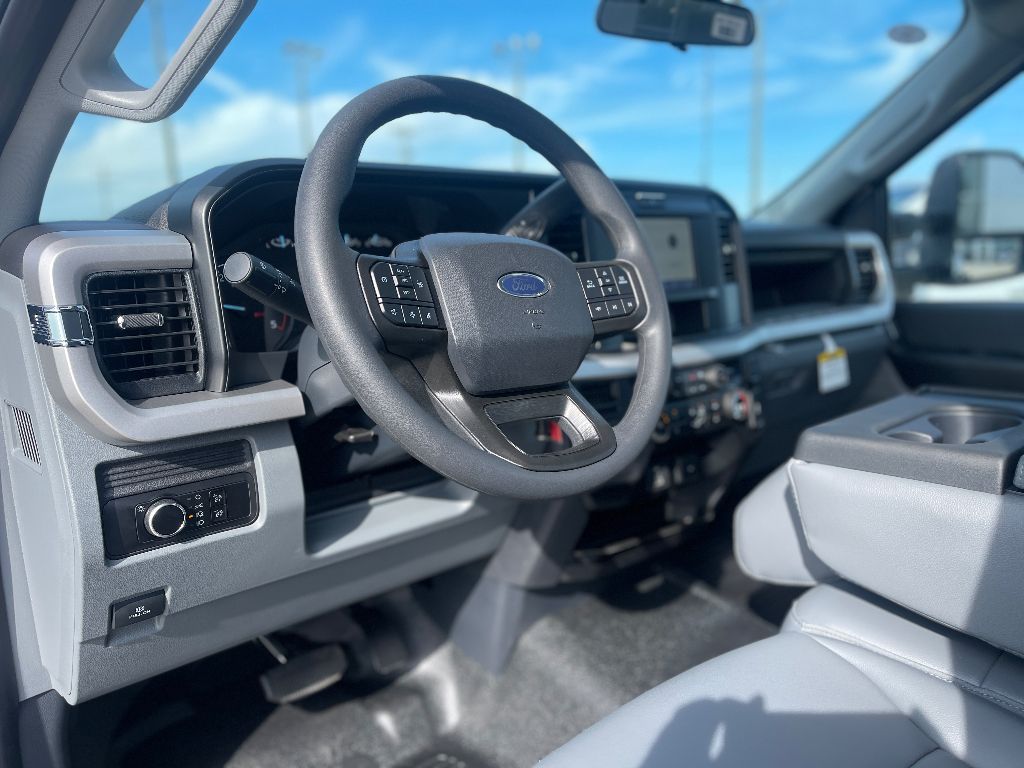 2025 Ford F-350 Super Duty Chassis Cab XL - Photo 18