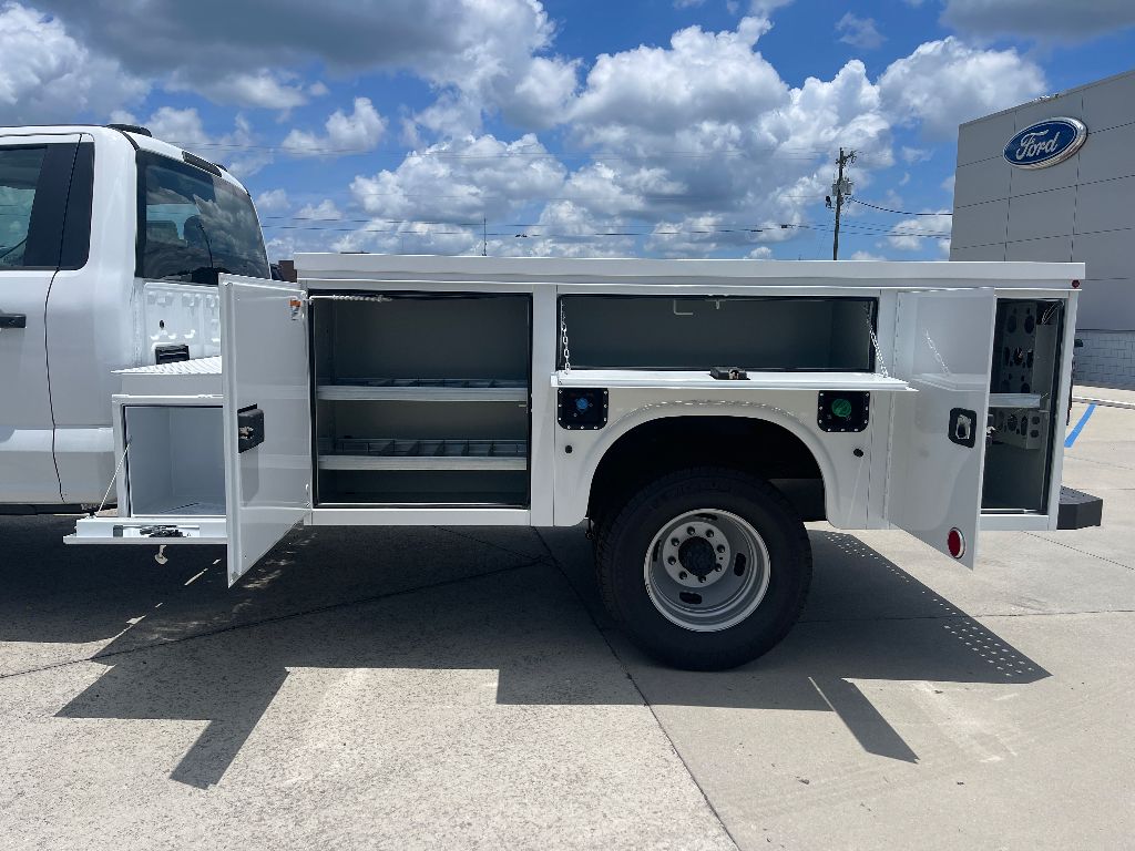 2025 Ford F-350 Super Duty Chassis Cab XL - Photo 6