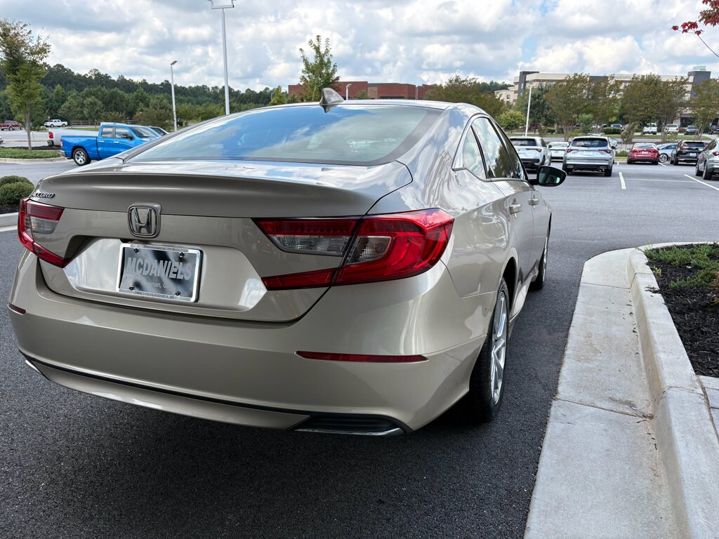 2018 Honda Accord LX photo 4