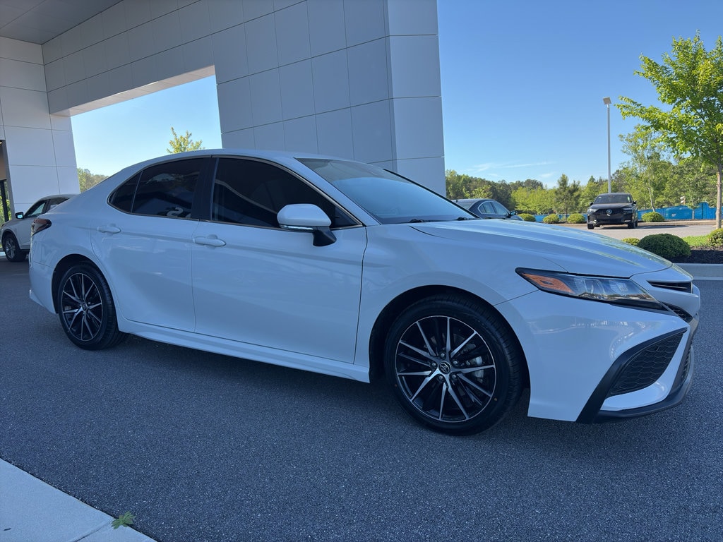 Used 2022 Toyota Camry SE Sedan