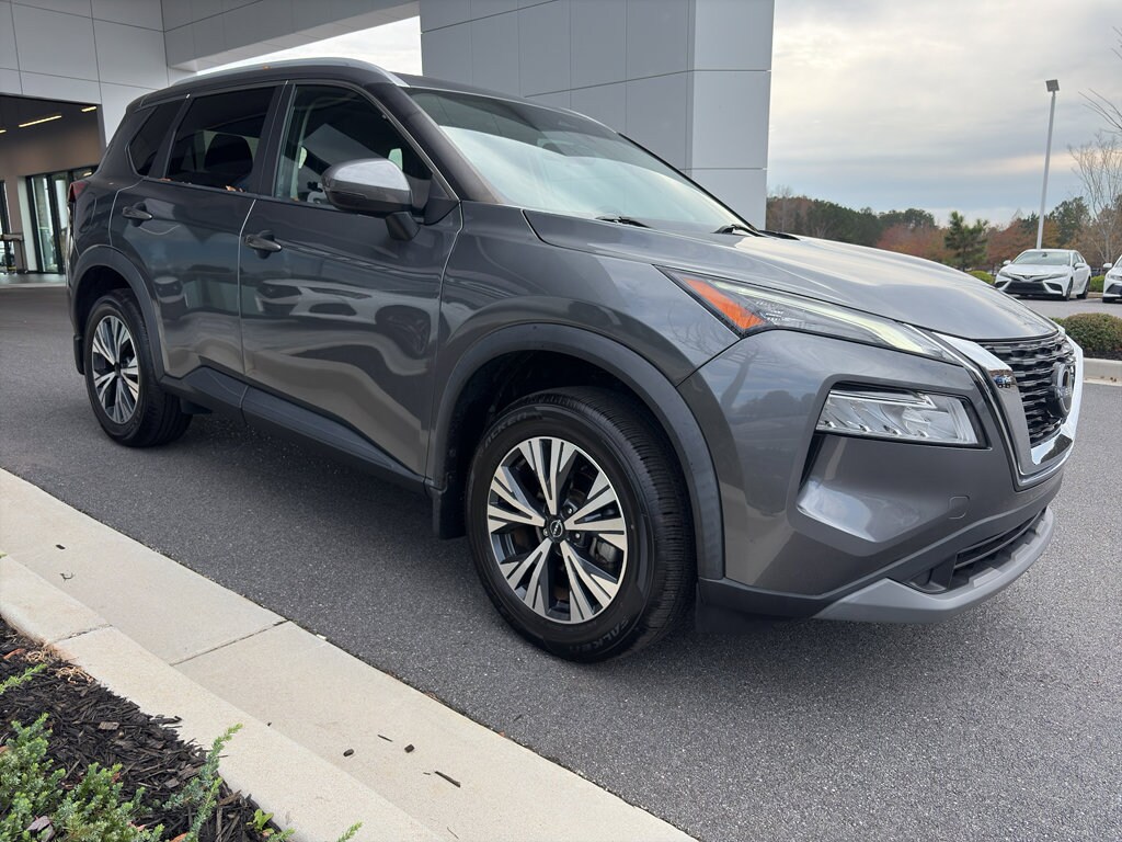 2022 Nissan Rogue SV photo 2