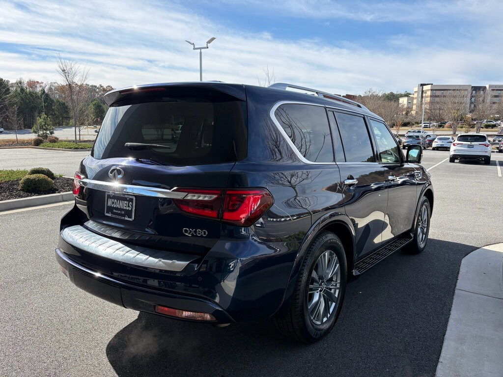 2022 Infiniti QX80 Luxe photo 4