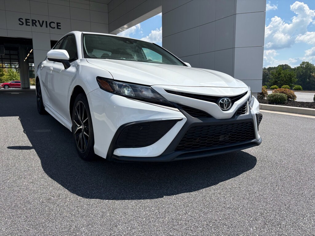 2021 Toyota Camry SE photo 2