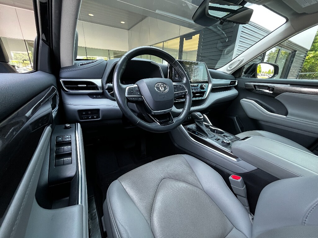 Used 2021 Toyota Highlander Platinum Sport Utility