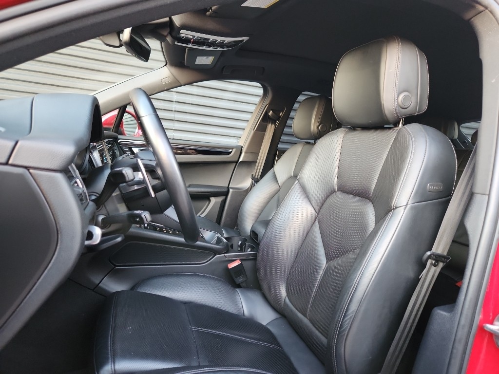 Certified 2024 Porsche Macan Base Sport Utility