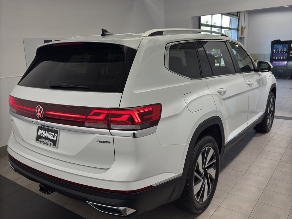 2025 Volkswagen Atlas SEL photo 4