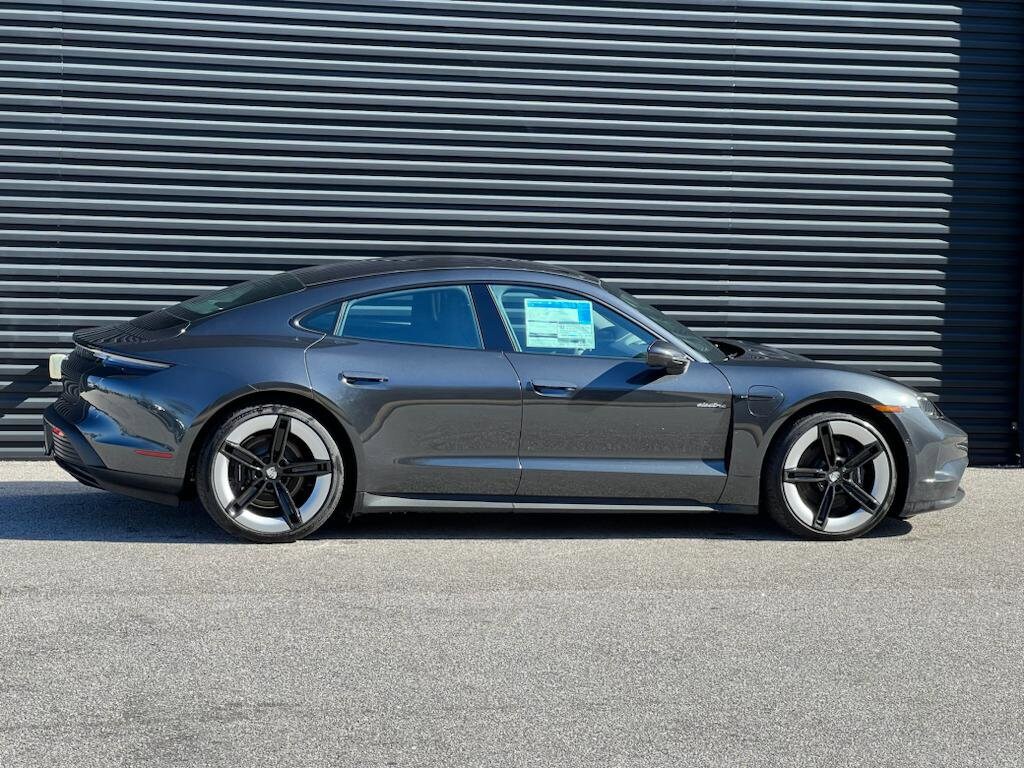 2025 Porsche Taycan photo 4