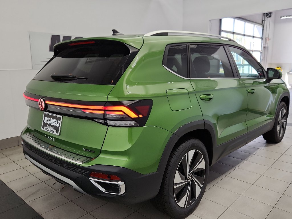 2025 Volkswagen Taos SE photo 4