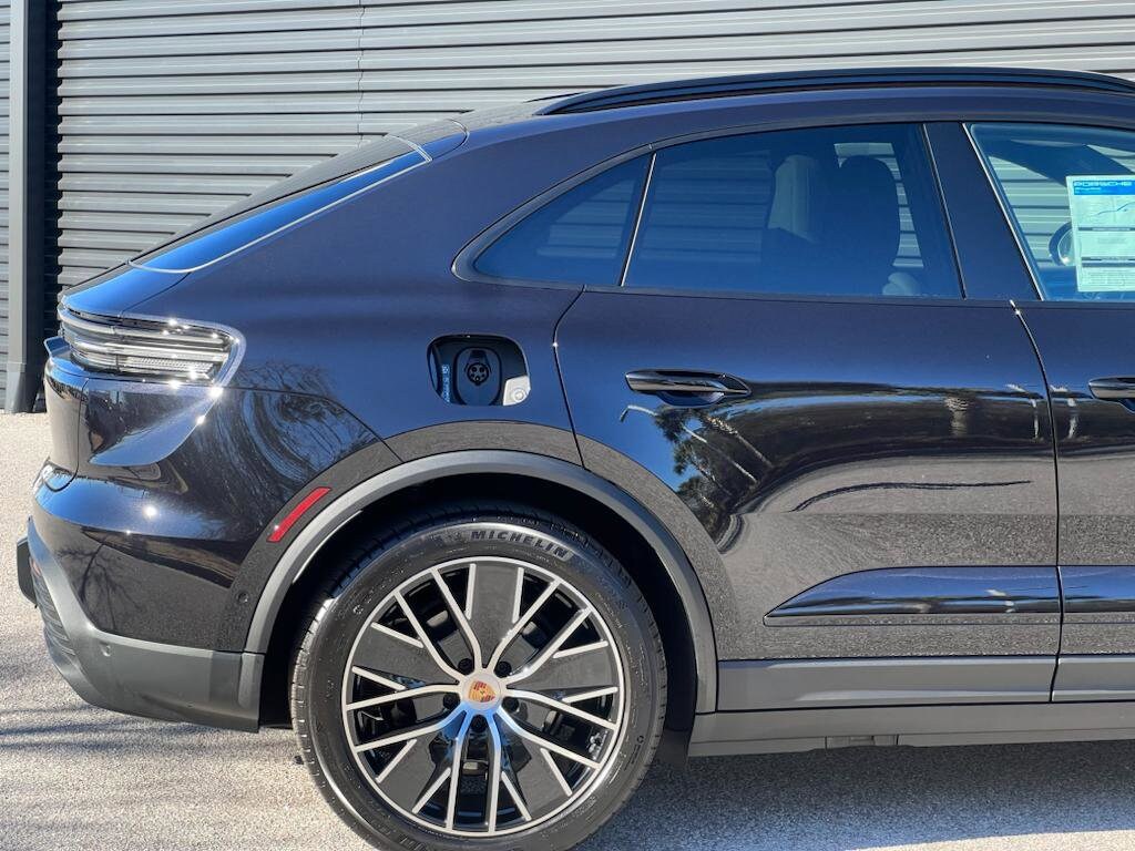 2024 Porsche Macan Electric 4 photo 4