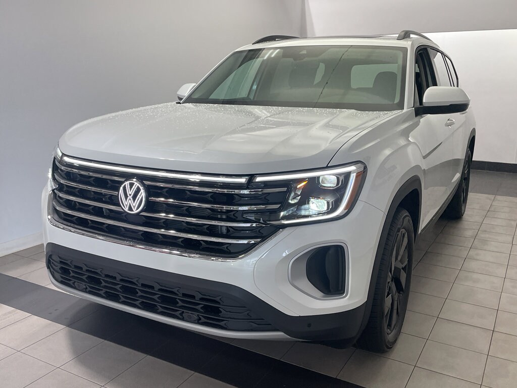 2026 Volkswagen Atlas SE Technology photo 2