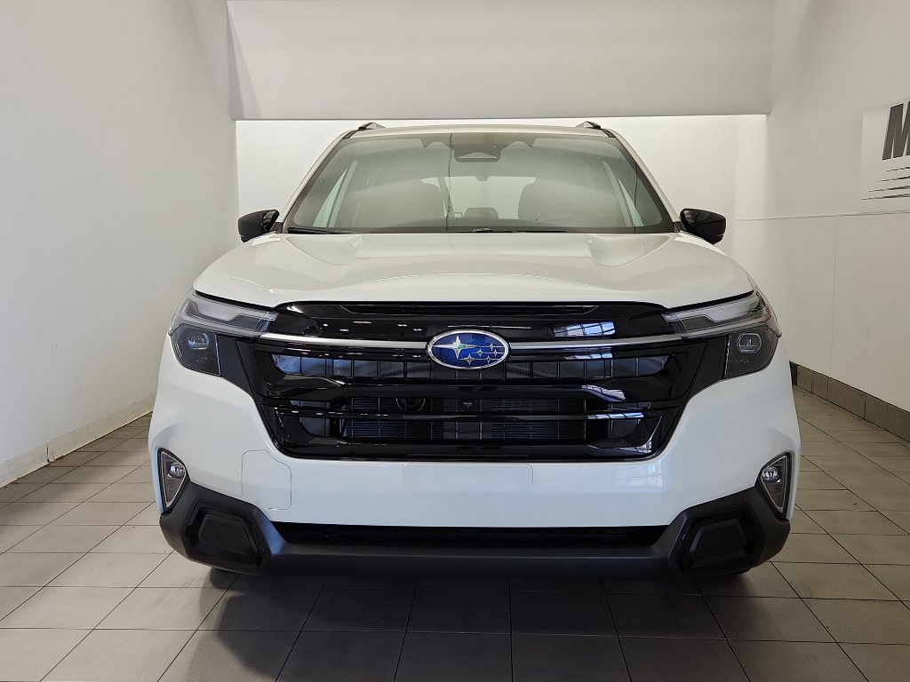 2025 Subaru Forester Touring photo 3