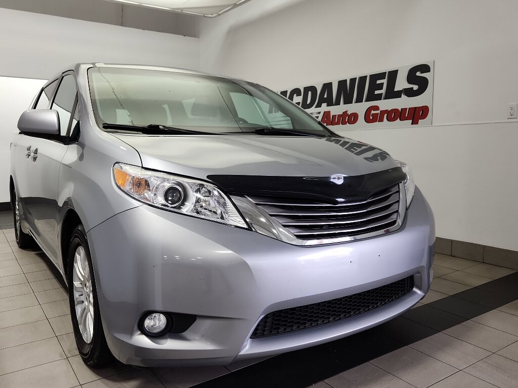 Used 2017 Toyota Sienna XLE 8 Passenger Van Passenger Van