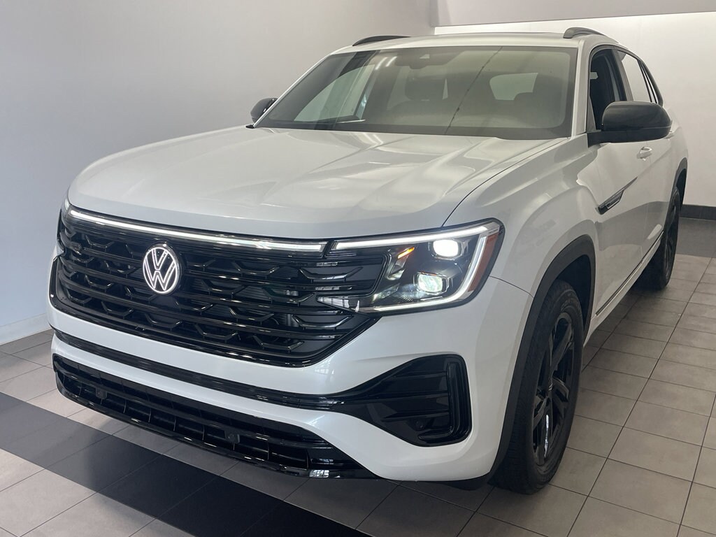 New 2026 Volkswagen Atlas Cross Sport 2.0T SEL R-Line Black 2.0T SEL R-Line Black 4MOTION