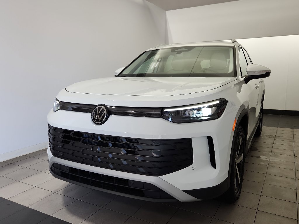 2025 Volkswagen Tiguan SE photo 2