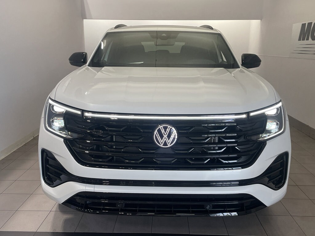 New 2026 Volkswagen Atlas Cross Sport 2.0T SEL R-Line Black 2.0T SEL R-Line Black 4MOTION