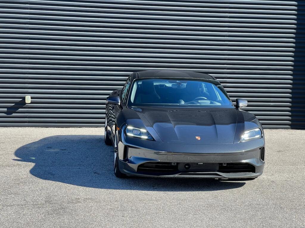 2025 Porsche Taycan photo 2