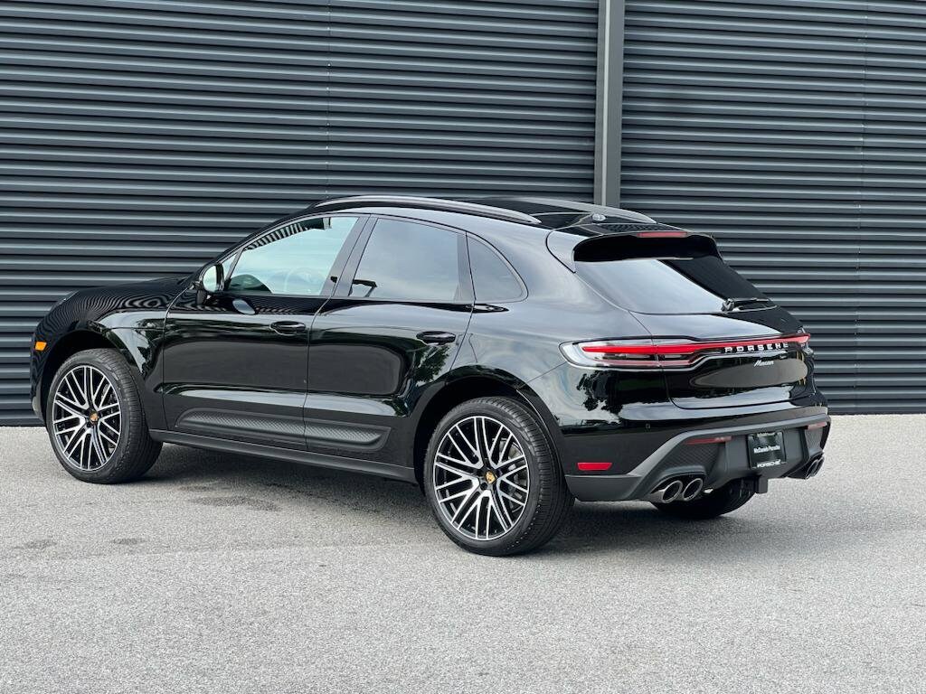 2025 Porsche Macan T photo 3