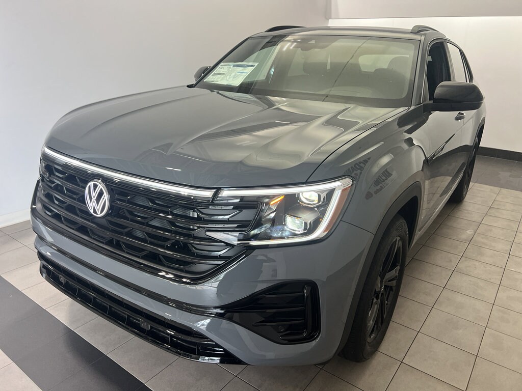 New 2026 Volkswagen Atlas Cross Sport 2.0T SEL R-Line Black 2.0T SEL R-Line Black 4MOTION