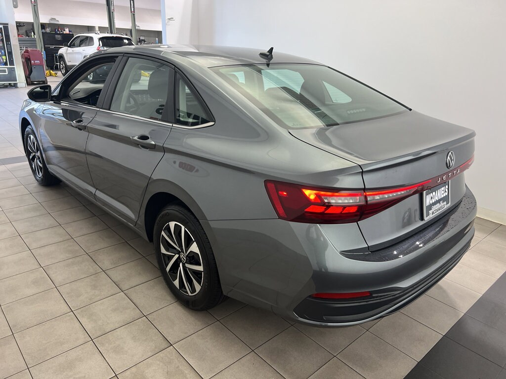 2025 Volkswagen Jetta 1.5T S photo 4