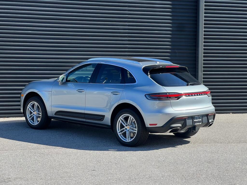 2025 Porsche Macan T photo 3