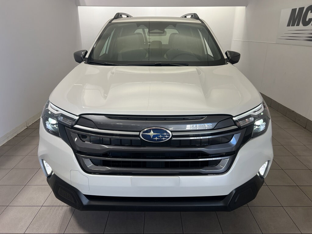 2025 Subaru Forester Premium photo 2