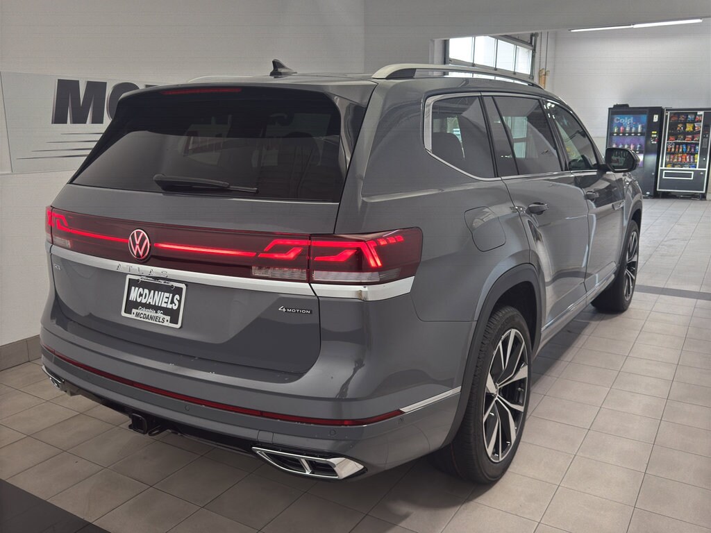 2025 Volkswagen Atlas SEL Premium R-Line photo 3