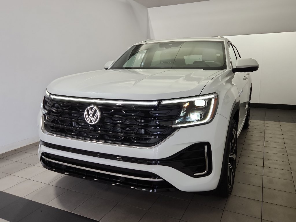 2026 Volkswagen Atlas Cross Sport SEL Premium R-Line photo 2