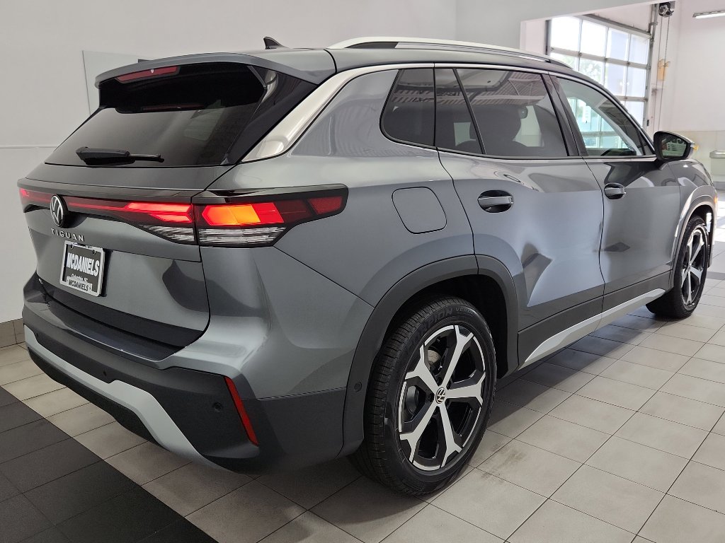 2025 Volkswagen Tiguan SE photo 3