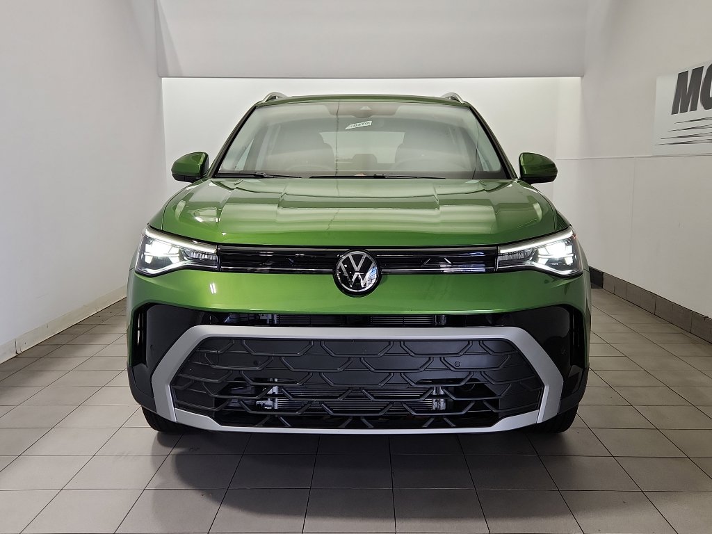 2025 Volkswagen Taos SE photo 3