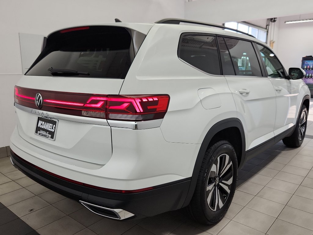2026 Volkswagen Atlas SE photo 2