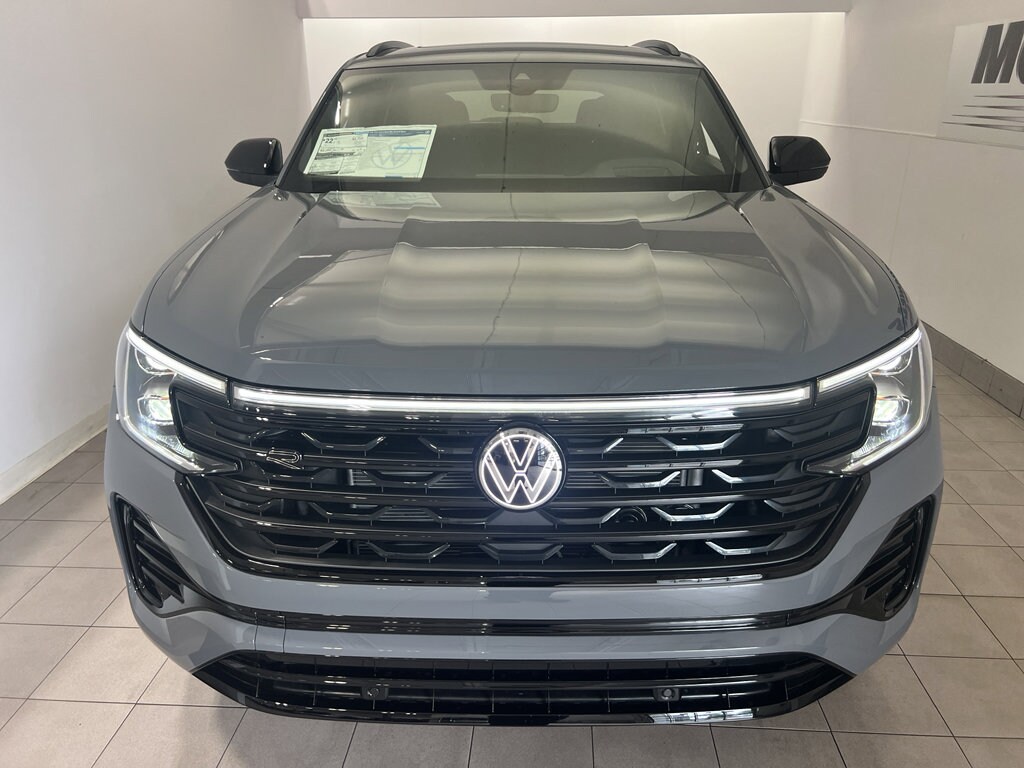 New 2026 Volkswagen Atlas Cross Sport 2.0T SEL R-Line Black 2.0T SEL R-Line Black 4MOTION