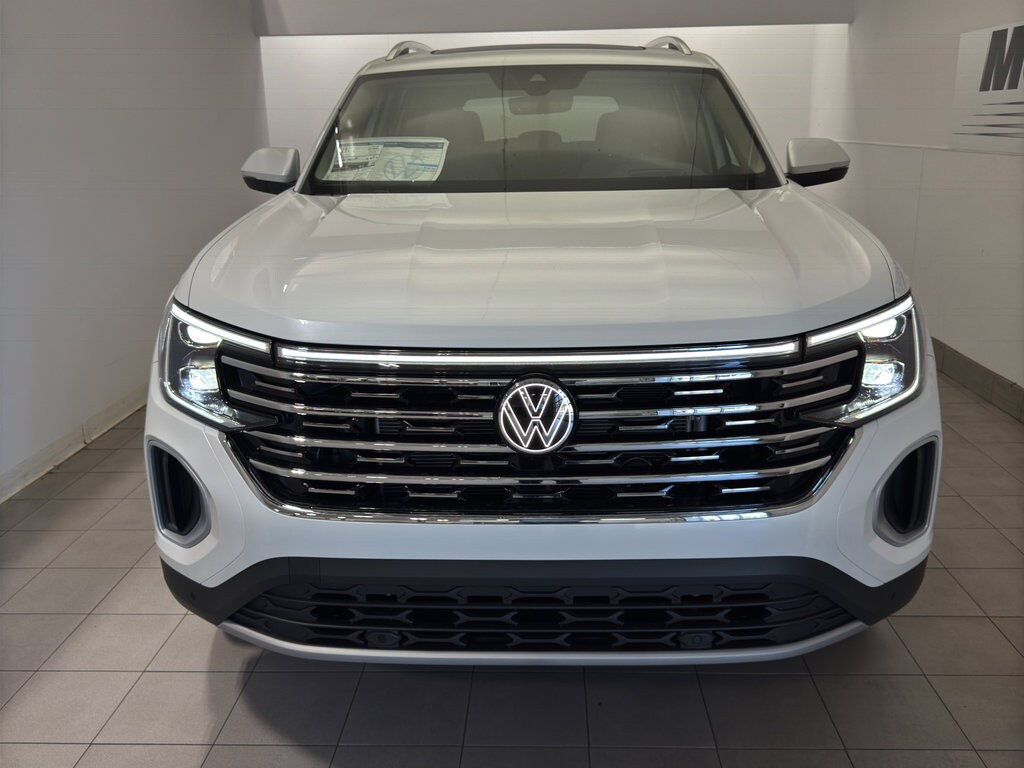 2025 Volkswagen Atlas SEL photo 3