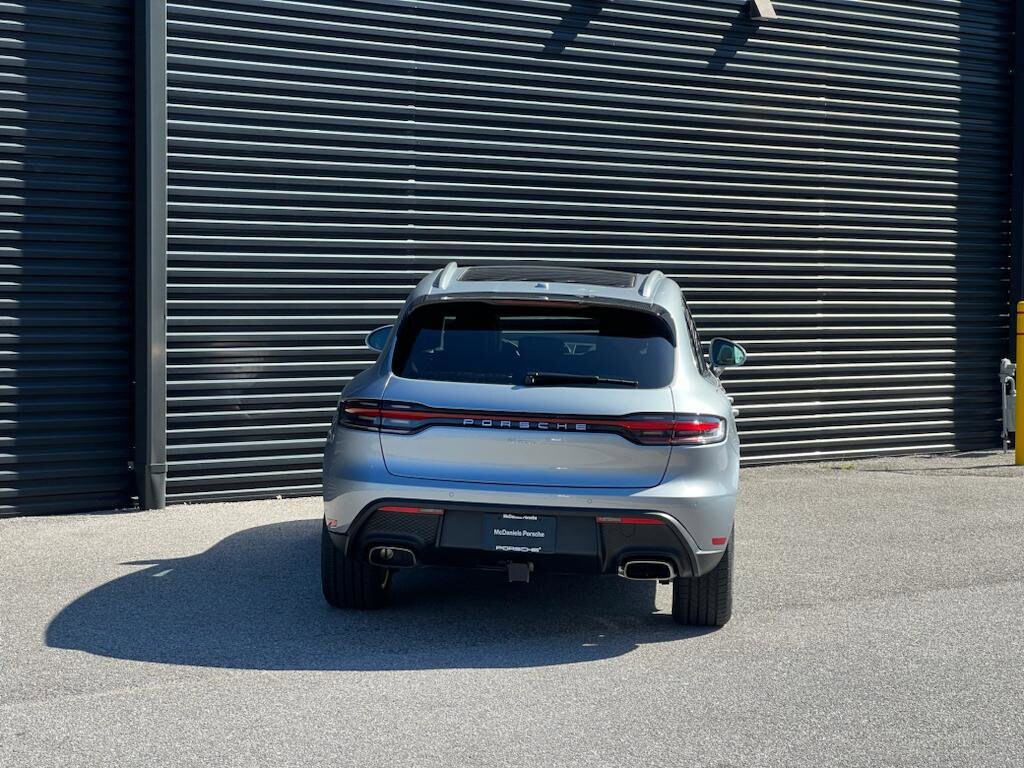 2025 Porsche Macan T photo 4