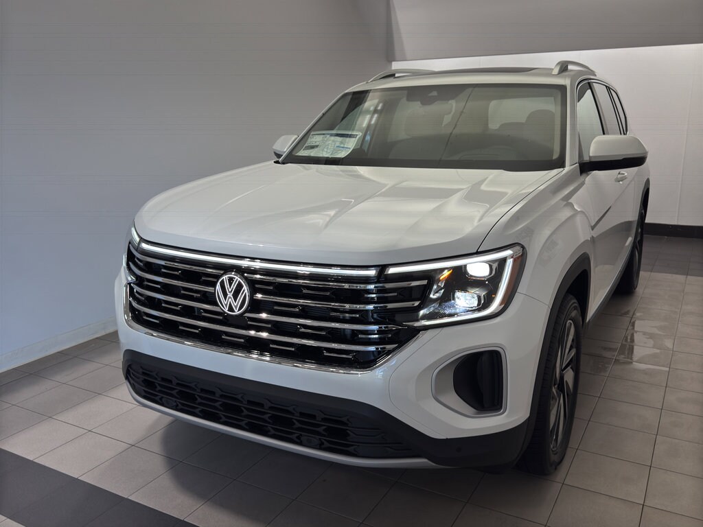 2025 Volkswagen Atlas SEL photo 2