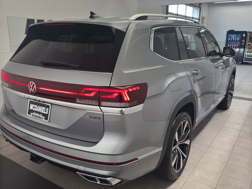 2025 Volkswagen Atlas SEL Premium R-Line photo 3