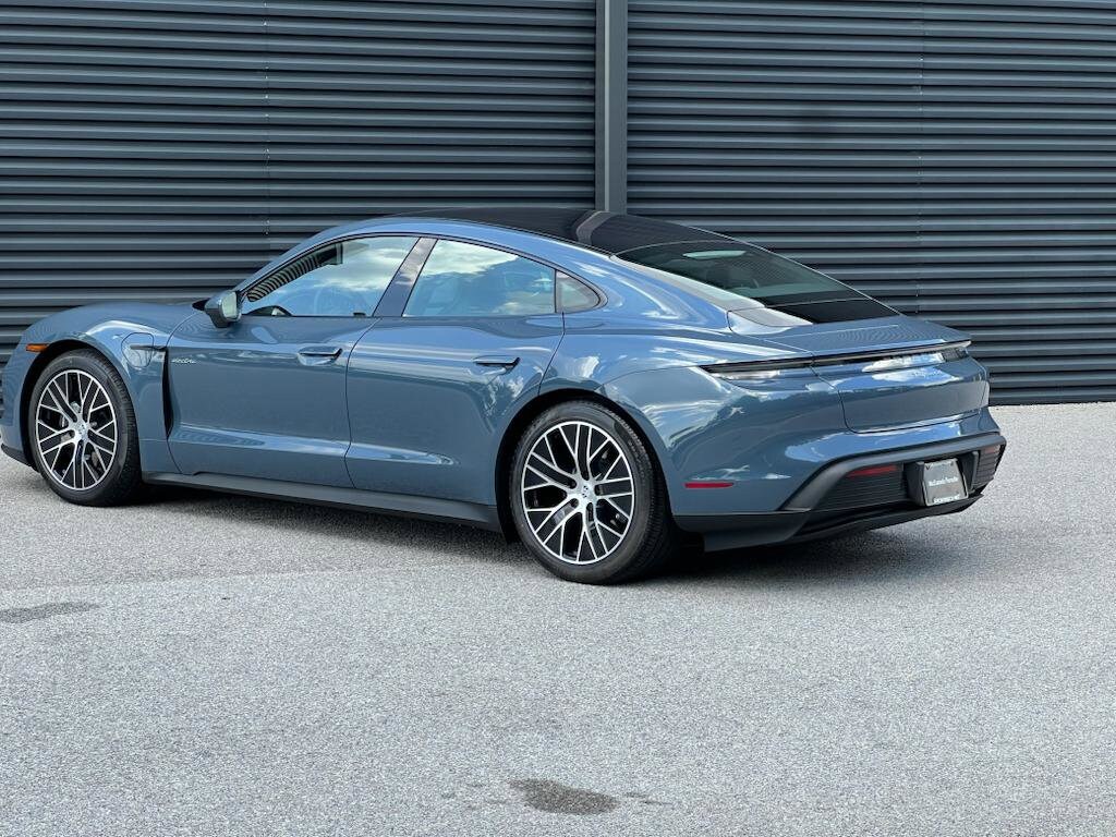 2025 Porsche Taycan 4 photo 3