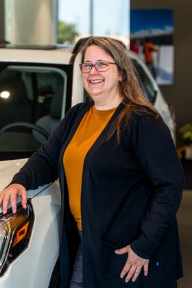 Staff member Jenniffer Neault from ID_3b518888f076