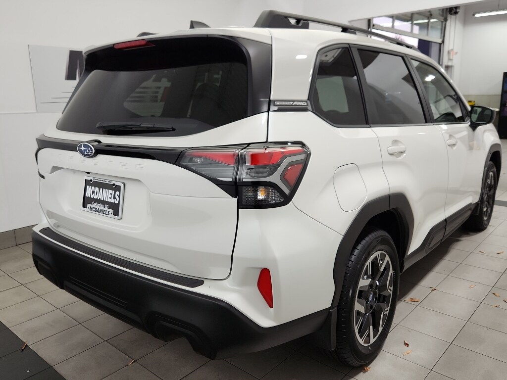 2025 Subaru Forester Premium photo 3