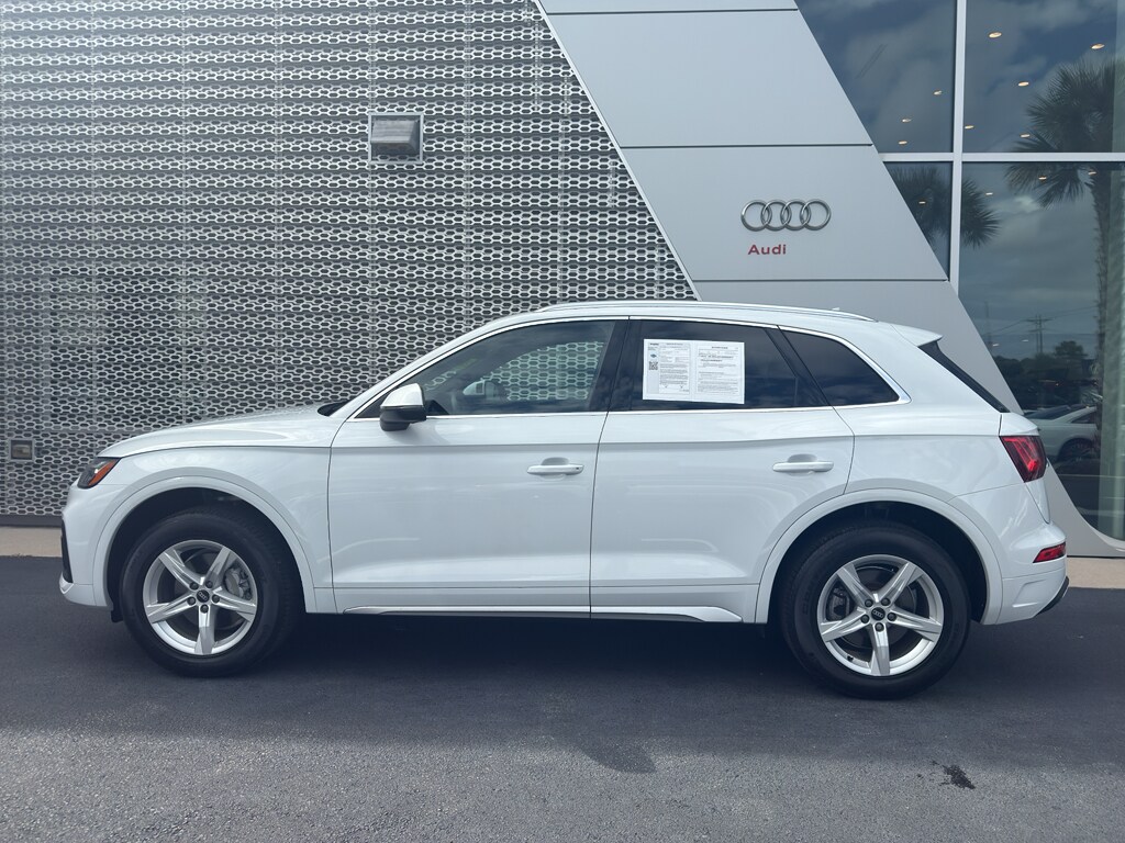 2022 Audi Q5 40 Premium photo 2