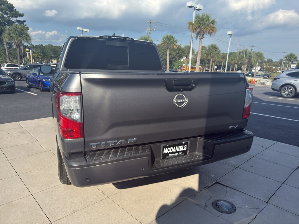 2023 Nissan Titan SV photo 2