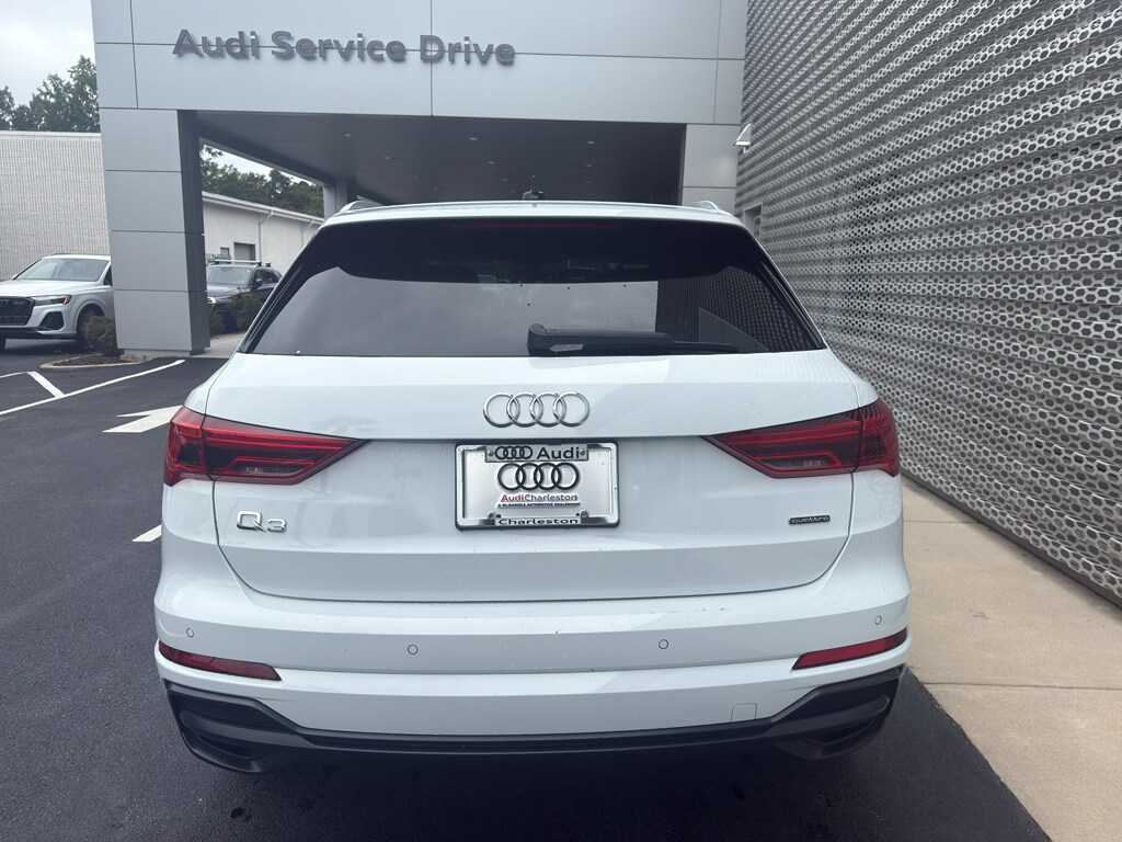 2022 Audi Q3 45 TFSI S line Premium photo 4