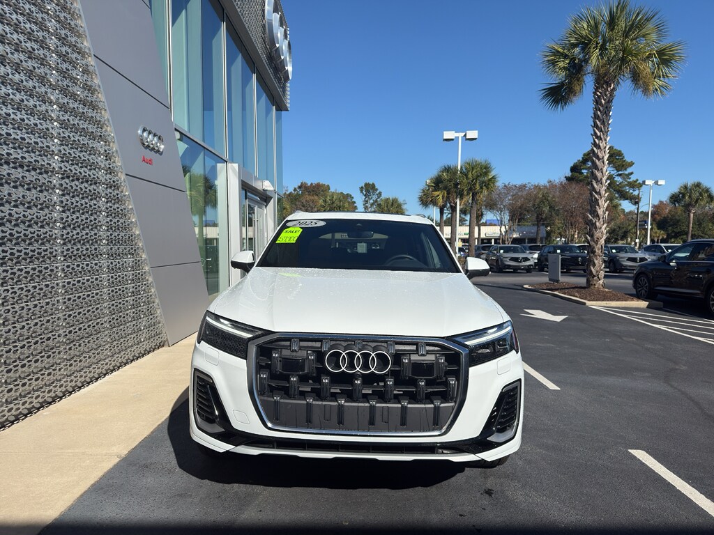2025 Audi Q7 55 Premium photo 2