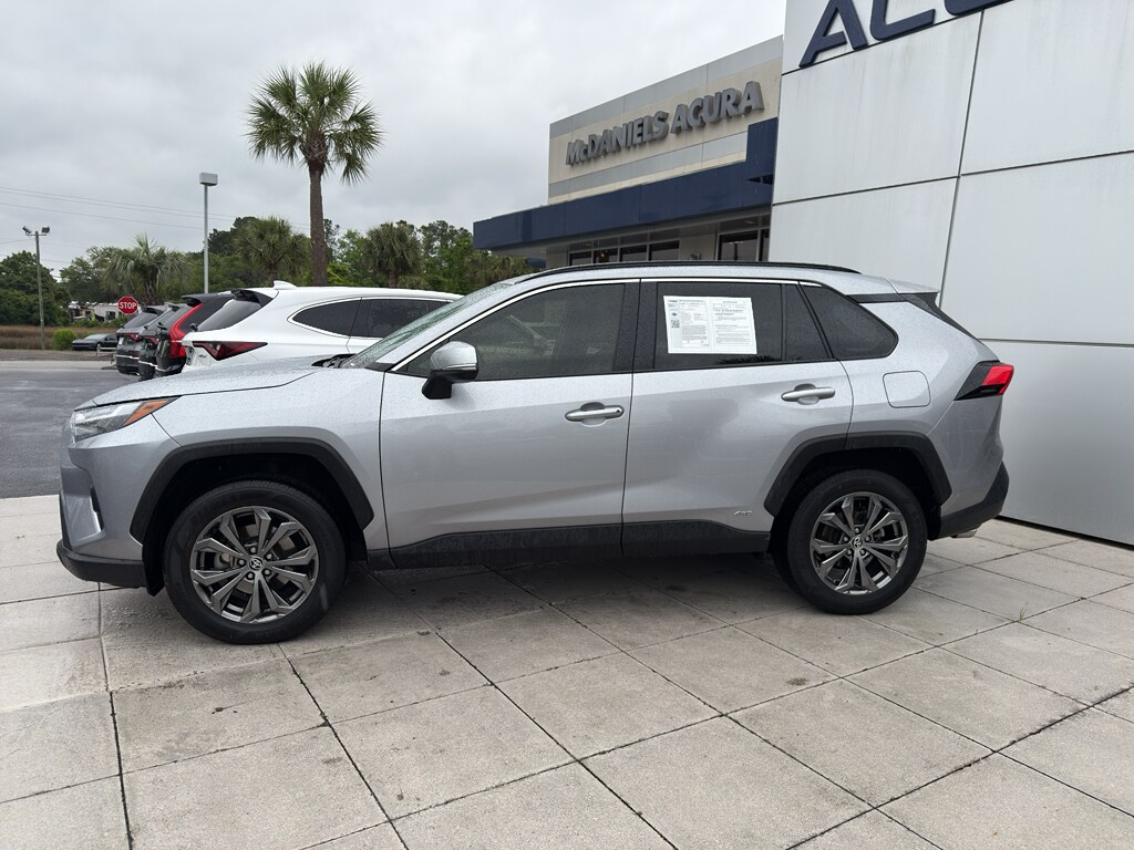 2023 Toyota RAV4 XLE Premium photo 3