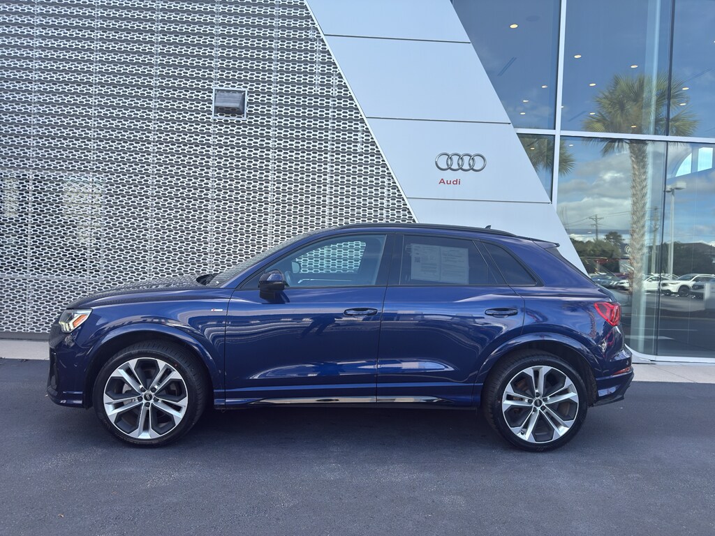 2021 Audi Q3 45 TFSI S line Premium photo 2
