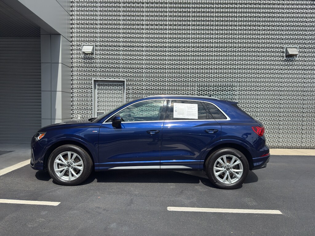 2024 Audi Q3 45 TFSI S line Premium photo 3